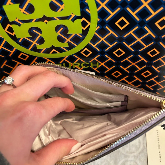 Tory Burch Chelsea Wristlet Bag Allium Gold Purple - Picture 7 of 10